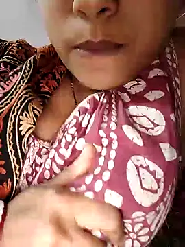 Snapshot of sexyindi_couple chatting on January 2025 01:47:01 PM sexyindi couple online show from January 2025 01:47:01 PM