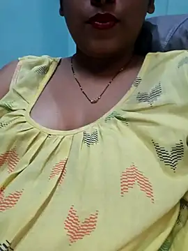 Snapshot of sexyindi_couple chatting on February 2025 06:09:02 AM sexyindi couple online show from February 2025 06:09:02 AM