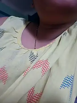 Snapshot of sexyindi_couple chatting on March 2025 05:44:01 AM sexyindi couple online show from March 2025 05:44:01 AM