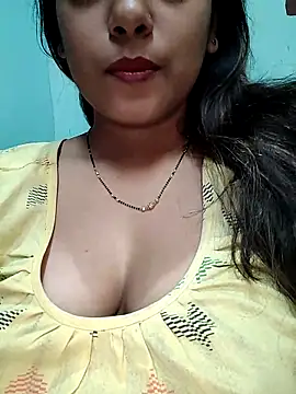 Snapshot of sexyindi_couple chatting on March 2025 05:29:02 PM sexyindi couple online show from March 2025 05:29:02 PM