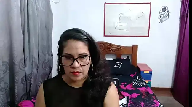 Mistresskloe01 online show from December 2024 01:07:02 PM