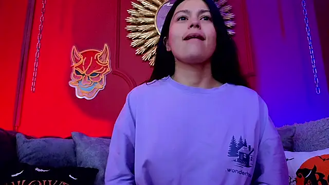 Julieta Russell online show from October 2025 12:05:01 PM