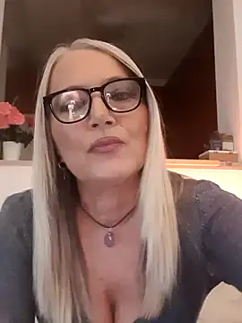 kikkastar online show from December 2024 08:09:01 PM