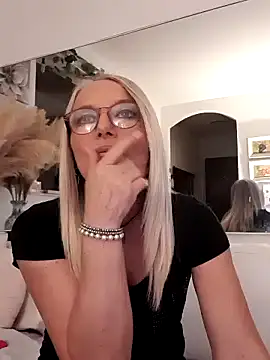 kikkastar online show from December 2024 01:28:01 PM