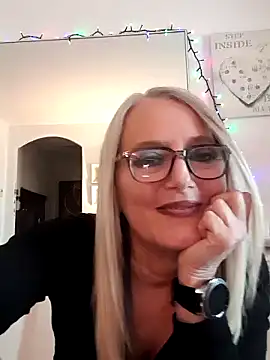 kikkastar online show from December 2024 01:43:02 PM