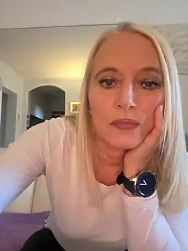 kikkastar online show from March 2025 01:03:02 PM