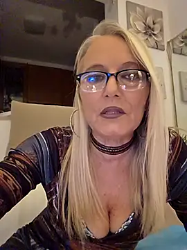 kikkastar online show from April 2026 07:55:01 PM