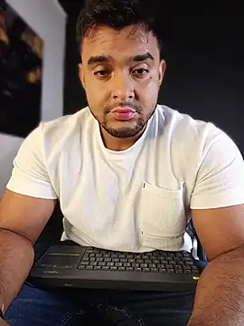Big furry bear13 online show from June 2026 05:43:02 AM