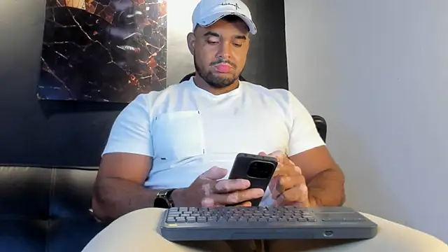 Big furry bear13 online show from June 2026 06:33:02 AM