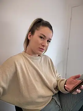 HotXMom online show from February 2025 04:51:02 AM