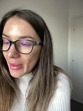 HotXMom online show from December 2025 07:24:01 AM