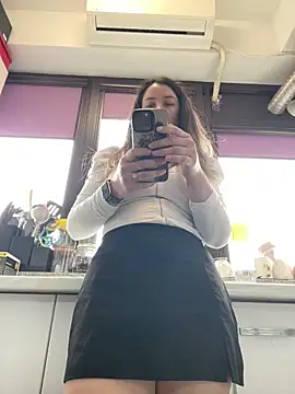 HotXMom online show from April 2026 06:20:01 AM