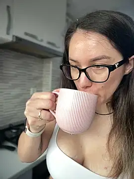 HotXMom online show from May 2026 06:32:01 AM