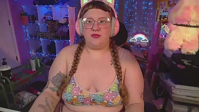 Snapshot of FatVeronica chatting on March 2026 12:45:02 PM FatVeronica online show from March 2026 12:45:02 PM