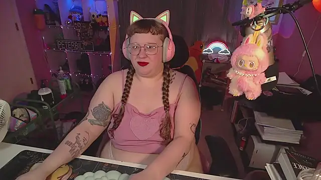 Snapshot of FatVeronica chatting on March 2026 05:25:01 PM FatVeronica online show from March 2026 05:25:01 PM