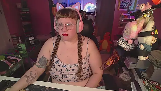 Snapshot of FatVeronica chatting on April 2026 12:03:01 PM FatVeronica online show from April 2026 12:03:01 PM
