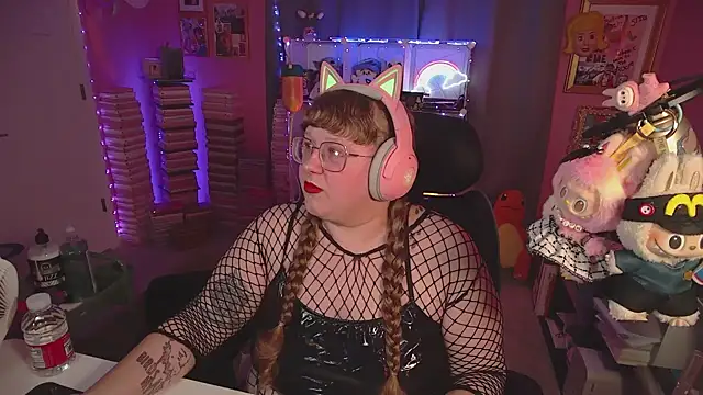 Snapshot of FatVeronica chatting on June 2026 02:23:02 AM FatVeronica online show from June 2026 02:23:02 AM