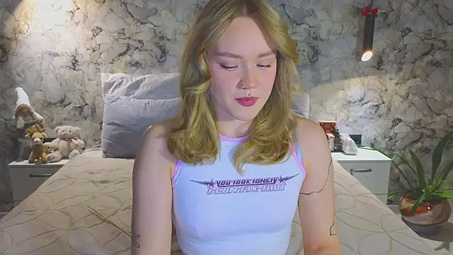 Snapshot of Aurora_Golden1 chatting on January 2026 05:15:01 PM Aurora Golden1 online show from January 2026 05:15:01 PM