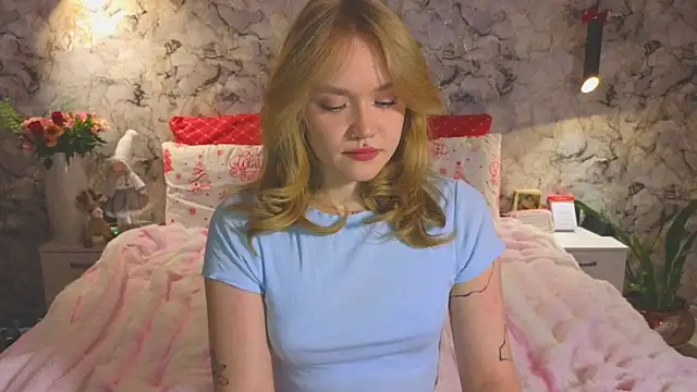 Snapshot of Aurora_Golden1 chatting on January 2026 07:11:01 PM Aurora Golden1 online show from January 2026 07:11:01 PM