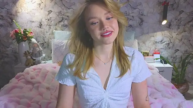 Snapshot of Aurora_Golden1 chatting on February 2026 02:38:01 PM Aurora Golden1 online show from February 2026 02:38:01 PM