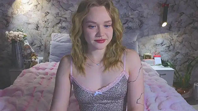 Snapshot of Aurora_Golden1 chatting on February 2026 05:14:01 PM Aurora Golden1 online show from February 2026 05:14:01 PM