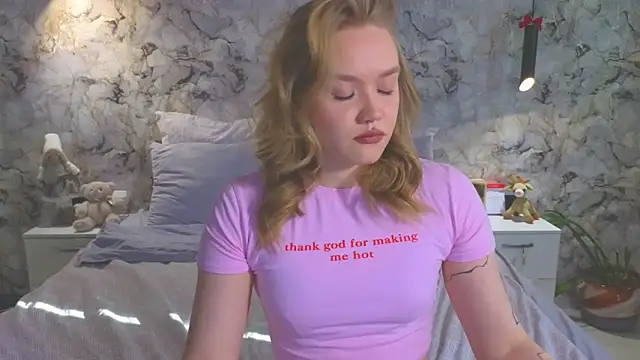 Snapshot of Aurora_Golden1 chatting on March 2026 01:40:02 AM Aurora Golden1 online show from March 2026 01:40:02 AM