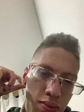 Snapshot of SOYMRX chatting on December 2024 04:32:01 AM SOYMRX online show from December 2024 04:32:01 AM