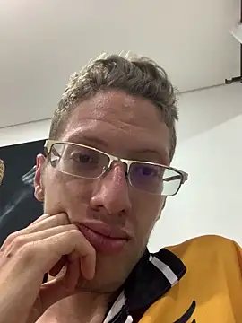 Snapshot of SOYMRX chatting on February 2025 12:07:01 AM SOYMRX online show from February 2025 12:07:01 AM