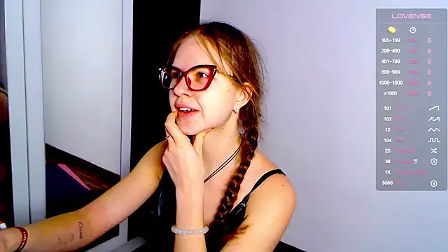 Sarah HS online show from December 2024 12:55:02 PM