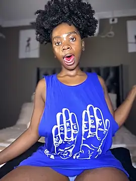 Candy-Heart online show from April 2026 10:56:02 PM