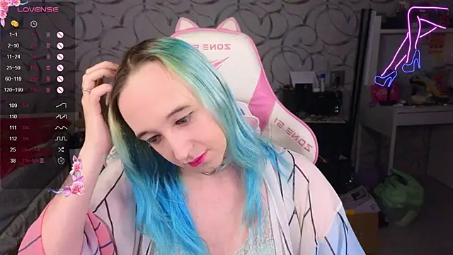 Snapshot of TheTrixy chatting on November 2025 06:55:01 AM TheTrixy online show from November 2025 06:55:01 AM