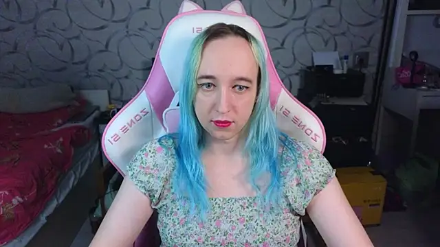 Snapshot of TheTrixy chatting on November 2025 07:35:02 AM TheTrixy online show from November 2025 07:35:02 AM