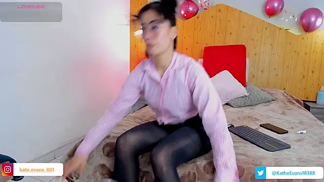 Snapshot of kate_evans1 chatting on September 2025 06:15:02 AM kate evans1 online show from September 2025 06:15:02 AM