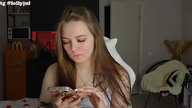 doll lol  online show from October 2025 05:55:02 PM