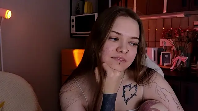 Snapshot of doll_lol_ chatting on February 2026 05:36:01 PM doll lol online show from February 2026 05:36:01 PM