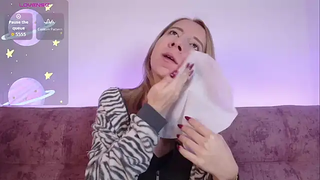 Miiaa doll online show from September 2025 11:40:01 PM