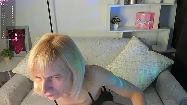 ElzaGlower online show from October 2025 02:04:01 AM