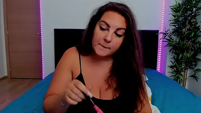 Snapshot of KlaraHope chatting on October 2025 09:34:02 PM KlaraHope online show from October 2025 09:34:02 PM