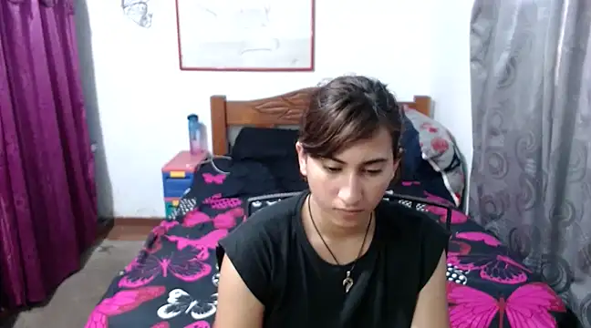 LadyMilk003 online show from December 2024 04:49:01 PM