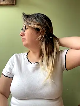 amooraaamoon online show from October 2025 01:23:02 PM