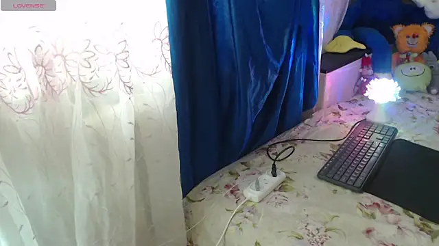 Snapshot of CamDiva113 chatting on March 2026 06:04:02 AM CamDiva113 online show from March 2026 06:04:02 AM