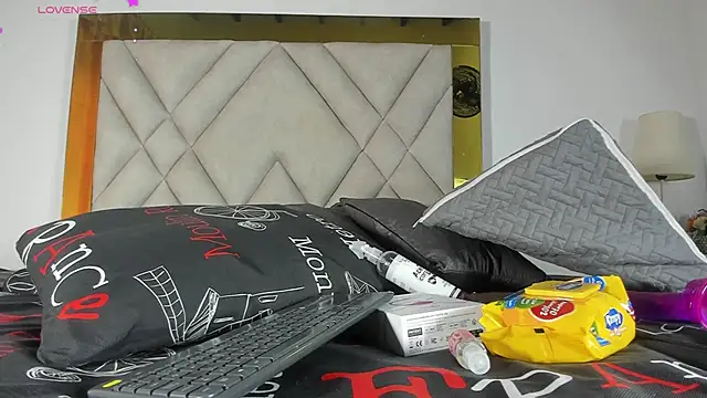 nicole grace0 online show from January 2025 12:06:01 PM