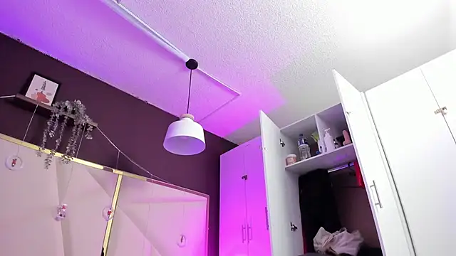 April bowie online show from December 2025 11:39:02 AM