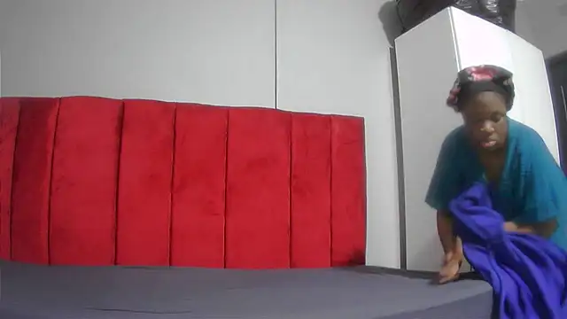 Snapshot of assqueenxx chatting on September 2025 04:12:01 AM assqueenxx online show from September 2025 04:12:01 AM