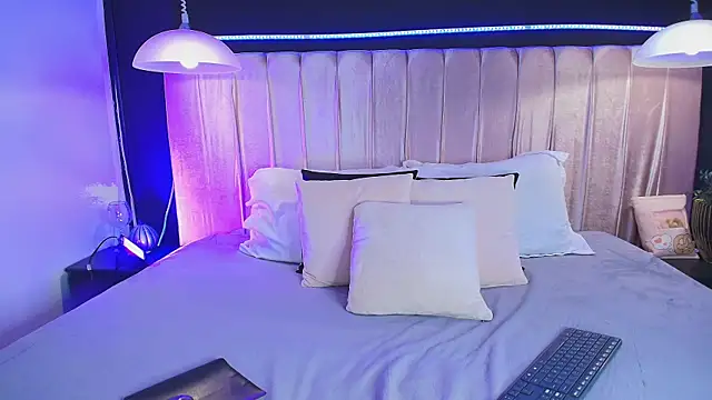 Ely Maldox online show from March 2025 12:00:01 PM