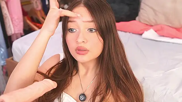 Snapshot of katlyn_martins chatting on September 2025 06:35:01 PM katlyn martins online show from September 2025 06:35:01 PM