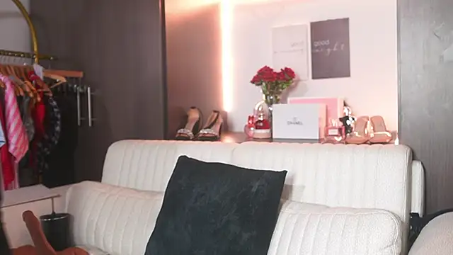 katlyn martins online show from April 2026 06:01:02 PM