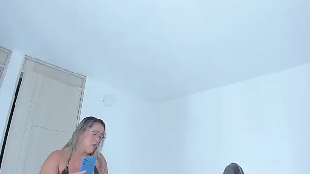 dolly walker online show from June 2026 08:04:01 PM