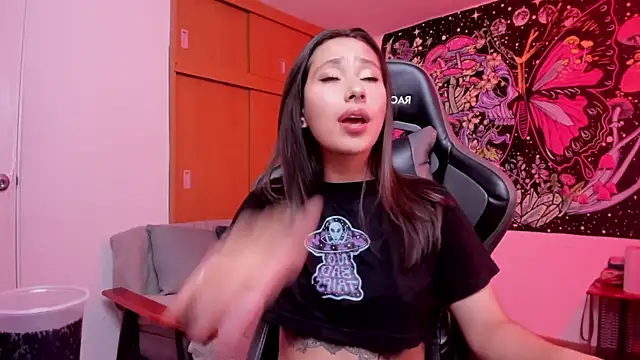 Snapshot of aciddollhell chatting on February 2026 01:09:01 AM aciddollhell online show from February 2026 01:09:01 AM