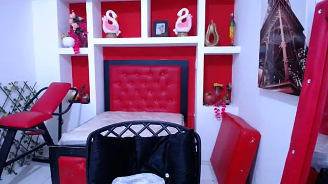 Letty Plugxo online show from September 2025 12:05:01 PM